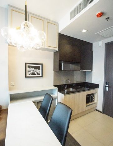 One bedroom condo for rent in Asoke - Kitchen