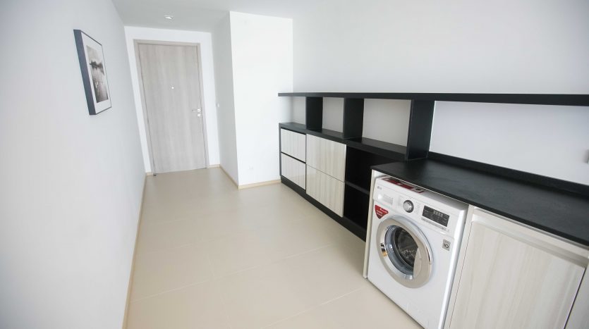 Two bedroom condo for rent in Thong Lo - Laundry