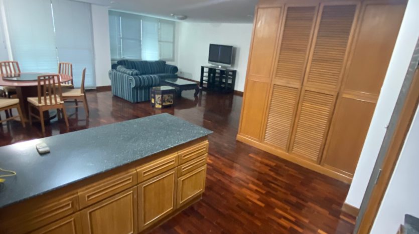 Two bedroom condo for rent in Ari - Entrance