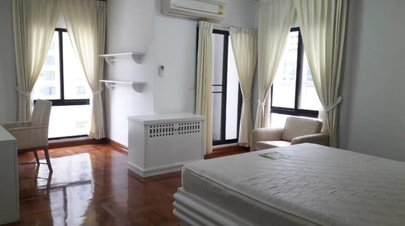 Three bedroom apartment for rent in Langsuan - Storage