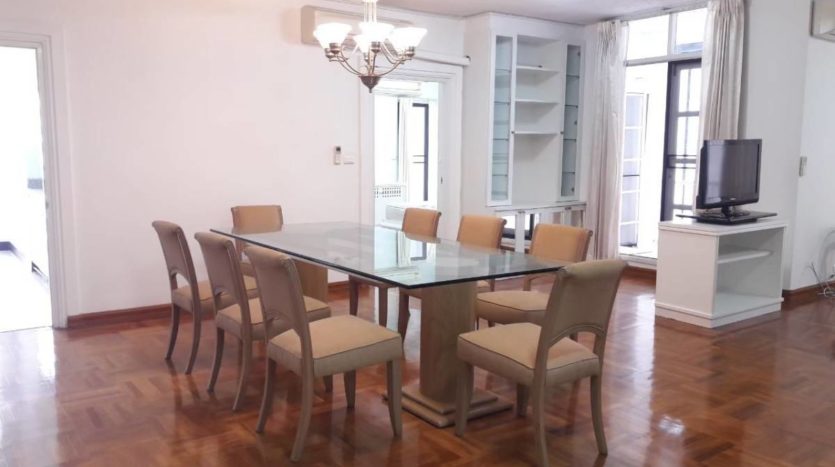 Three bedroom apartment for rent in Langsuan - Dining