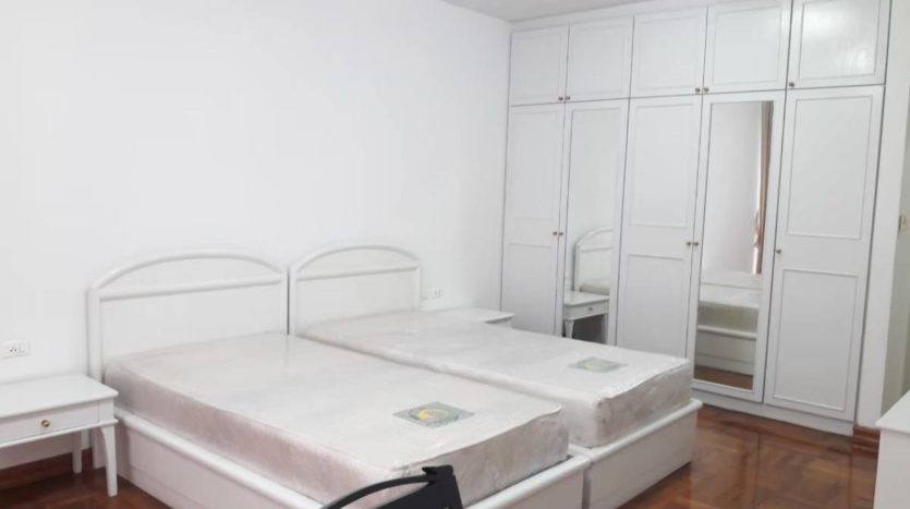 Three bedroom apartment for rent in Langsuan - Bed