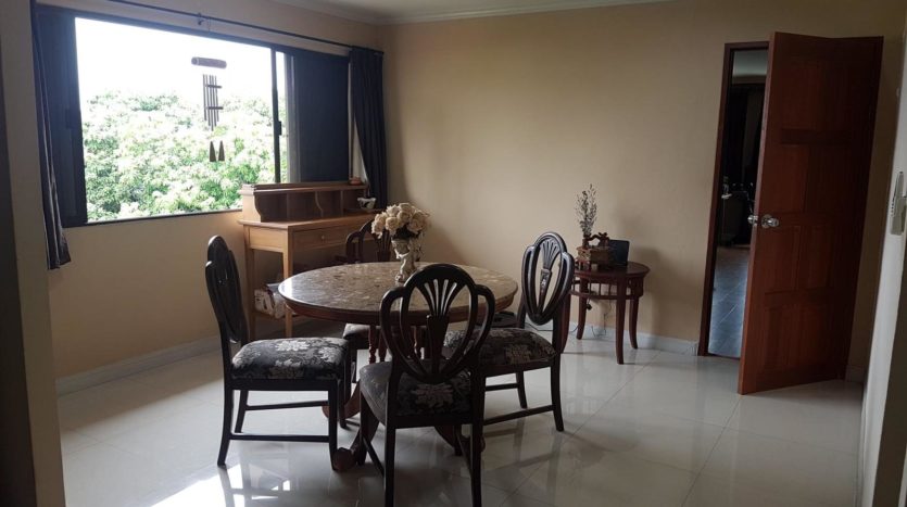 Three bedroom pet friendly condo for rent in Ari - Small table
