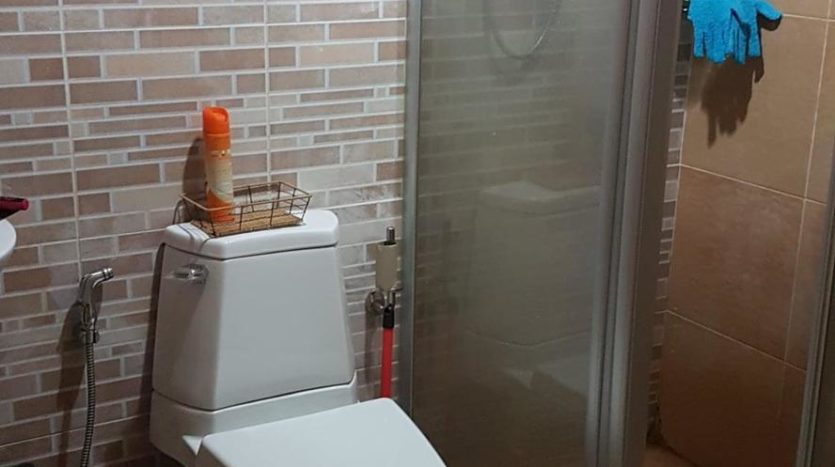 Three bedroom pet friendly condo for rent in Ari - Shower
