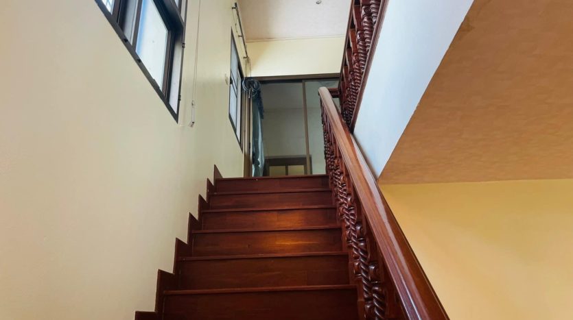 House for rent in Ari - Staircase