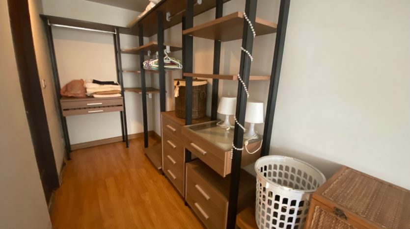  One bedroom condo for rent in Ari - Wardrobe