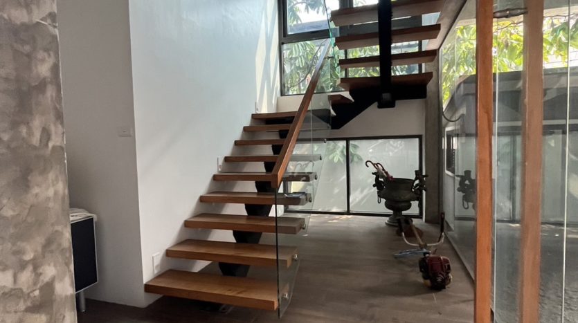 Home office for rent in Ari - Staircase