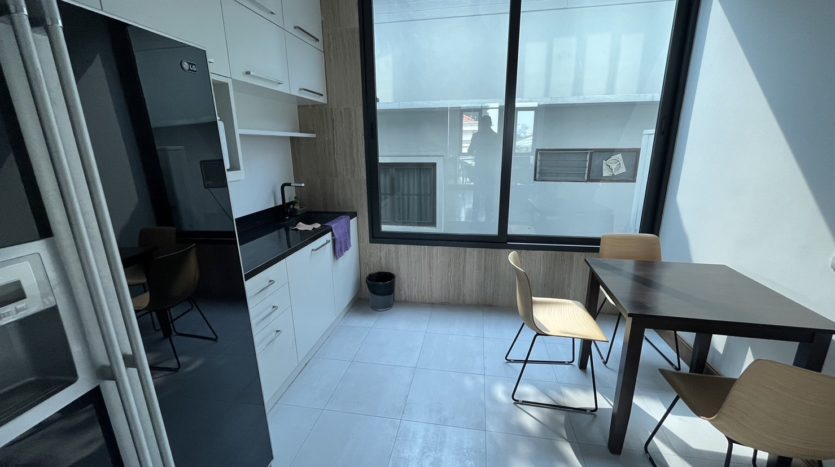 Home office for rent in Ari - Kitchen