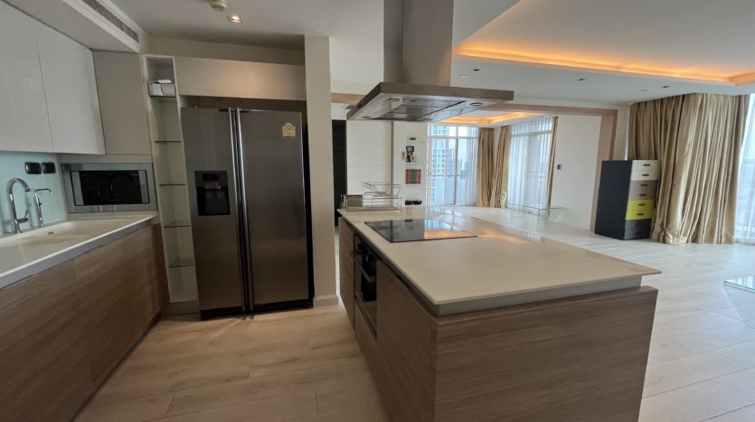Two bedroom condo for rent in Ari, Bangkok - Kitchen