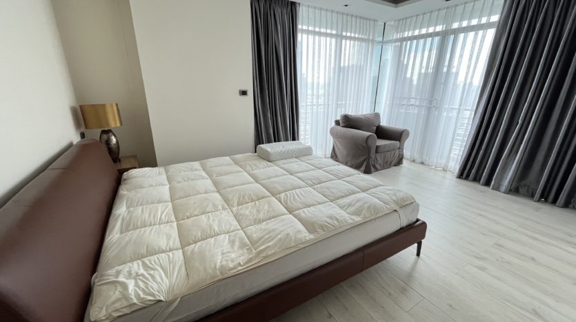 Two bedroom condo for rent in Ari, Bangkok - Master Bedroom