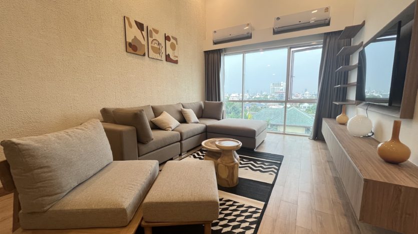 Three bedroom condo for rent in Ari - Sofa