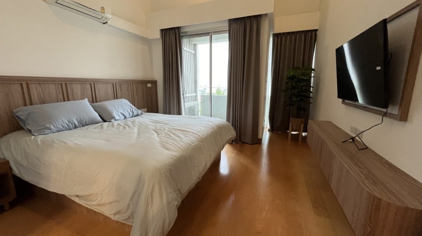 Three bedroom condo for rent in Ari - Master bedroom