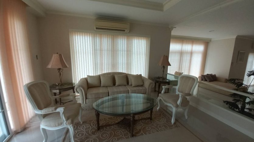 House for rent in Ari - Living room