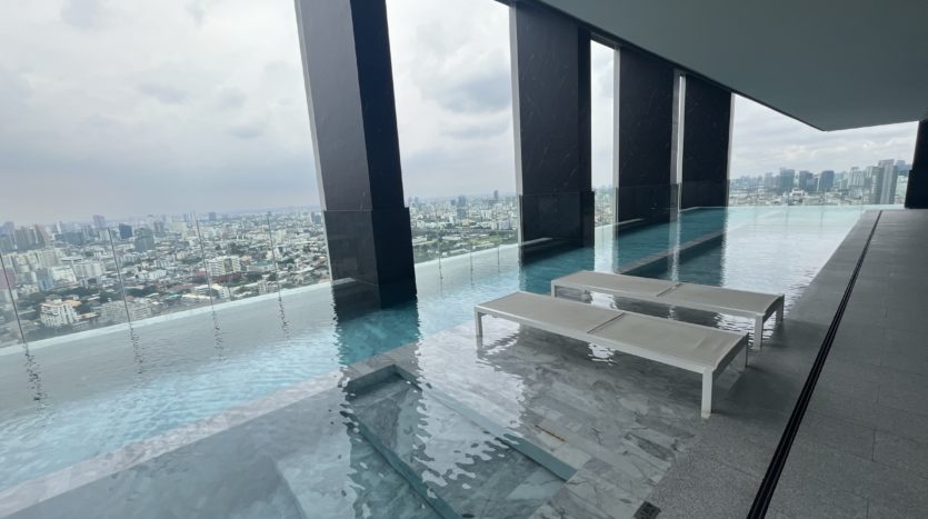 Two bed condo Ari Bangkok - Pool