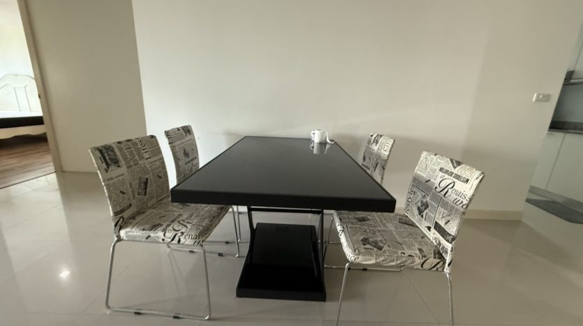 Condo for rent in Ari, Bangkok - Dining Table