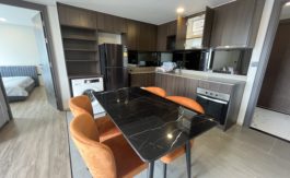 Condo for rent in Ari - Dining table