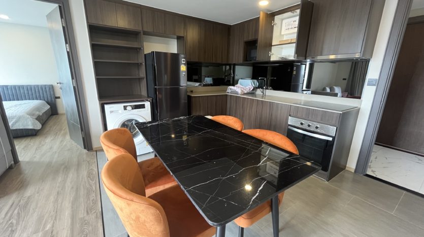 Condo for rent in Ari - Dining table