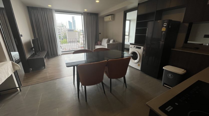 Condo for rent in Ari - Dining table
